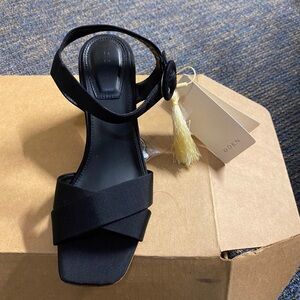 Doen Agnes Women sandals size 6 NWT